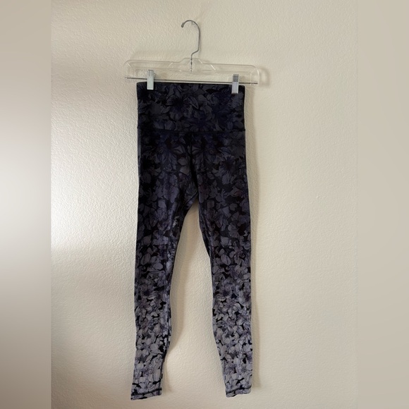 lululemon athletica Black Floral Leggings ‘27 - Picture 1 of 7